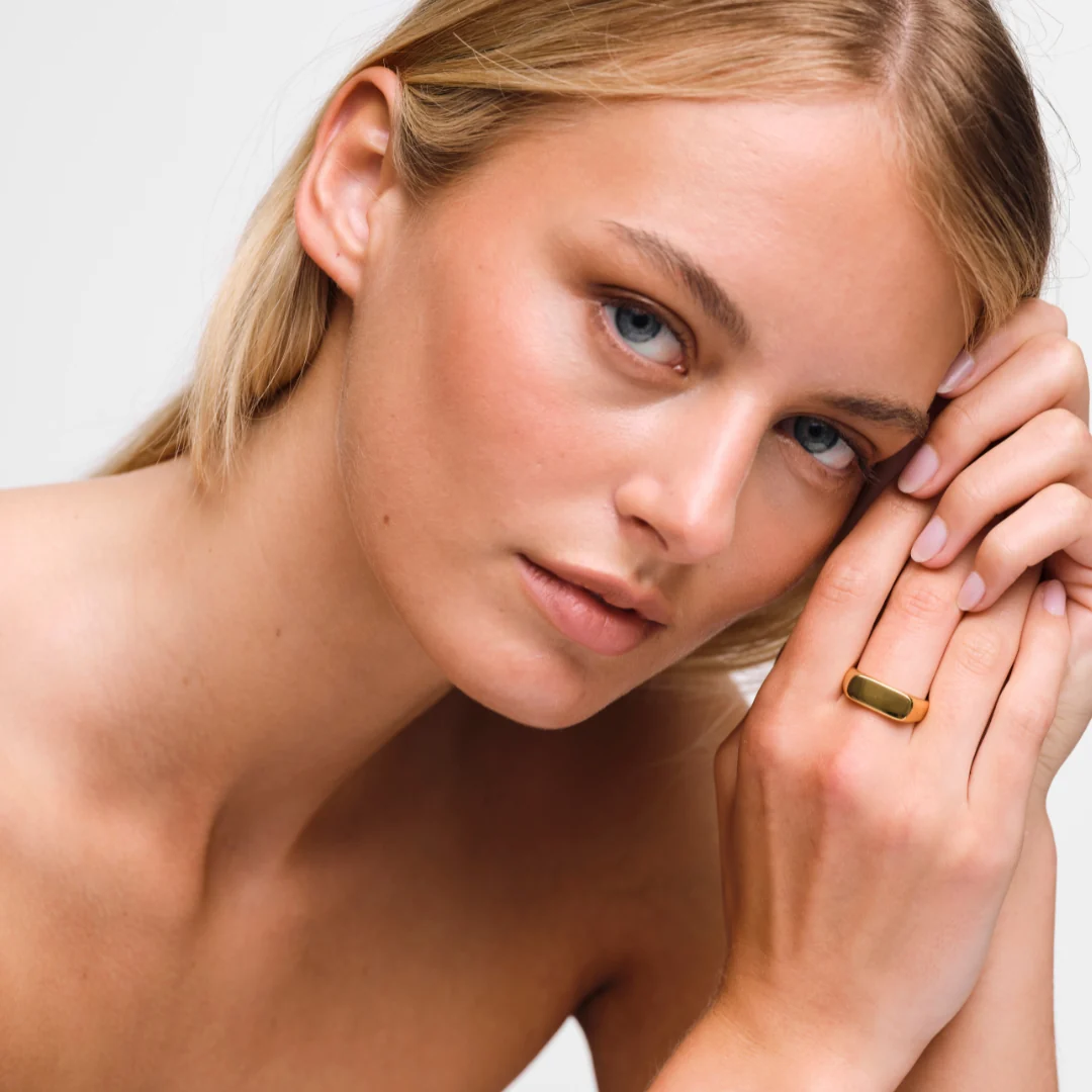 Alix Signet Ring - Image 3